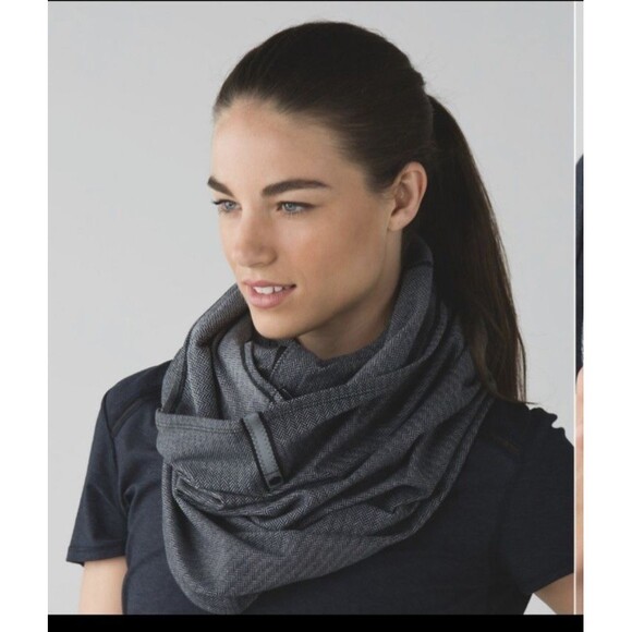Lululemon Black Houndstooth Vinyasa Scarf Rulu Snap Wrap SO VERSATILE! - Picture 1 of 11
